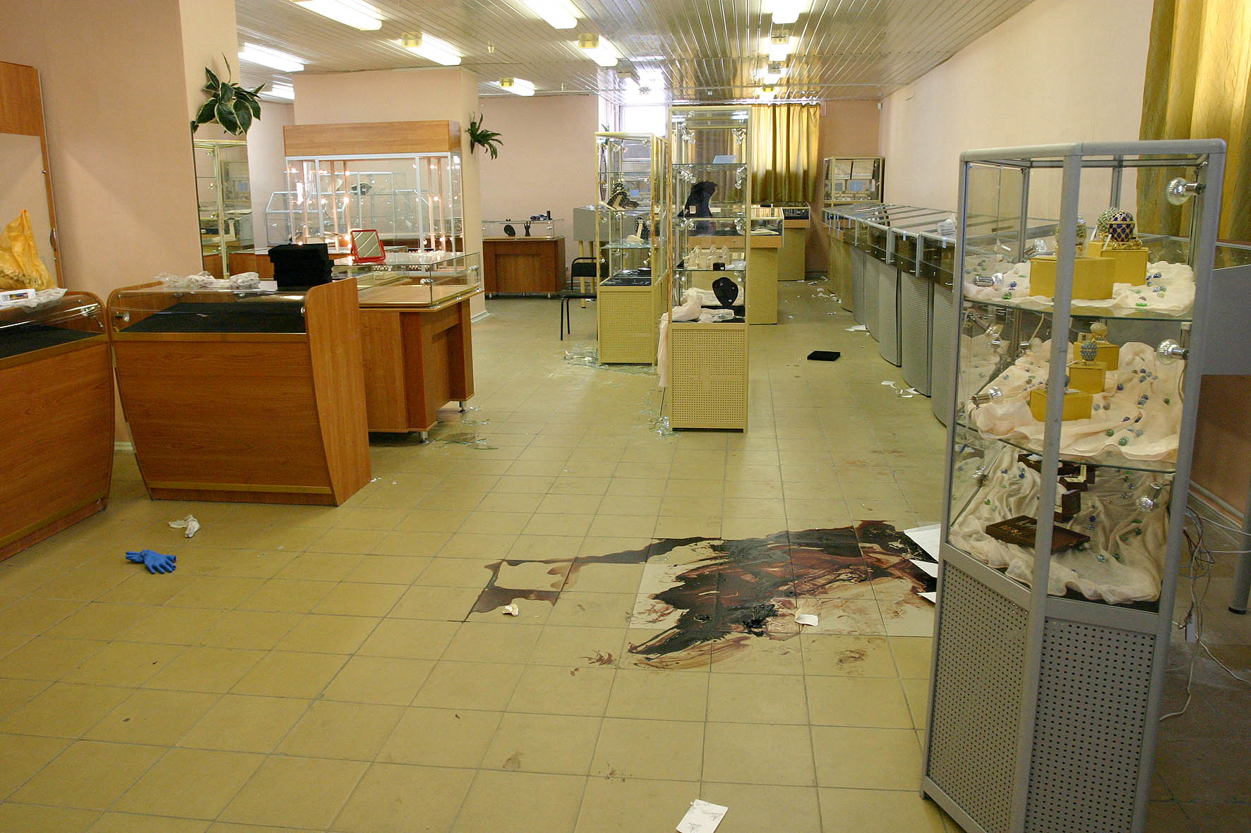 План нападения на ювелирный магазин был продуман до мелочей План нападения на ювелирный магазин был продуман до мелочей 