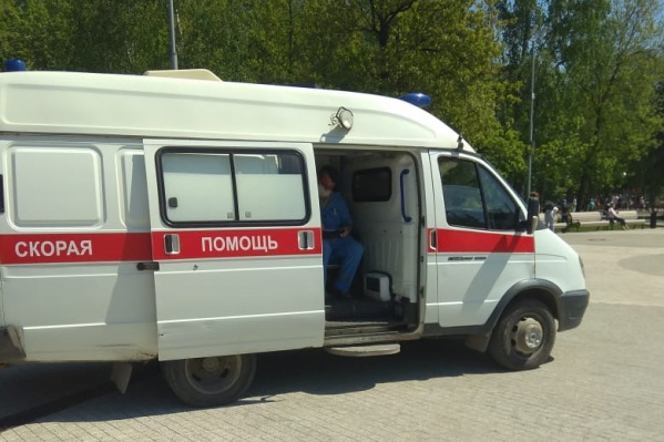 Скорая помощь отвезла ребенка в больницу Скорая помощь отвезла ребенка в больницу