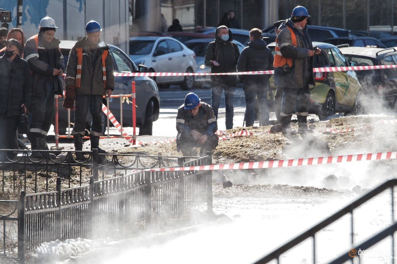 Фонтанка ру 24 часа. Прорыв трубы. Прорыв трубы в Питере. Прорвало трубу «СИБУРТЮМЕНЬГАЗА».. Прорыв теплотрассы 24 марта.