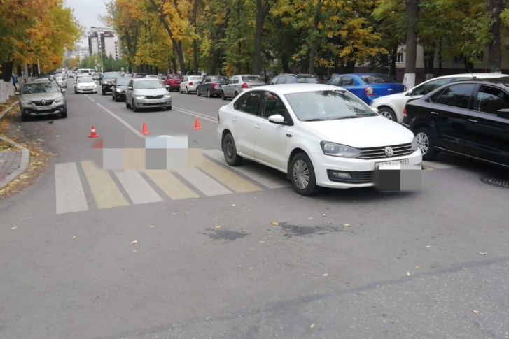 Машина двигалась по переходу Машина двигалась по переходу