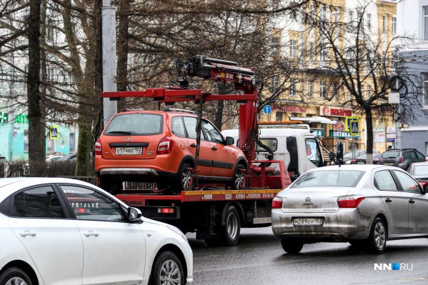 Эвакуаторы ежедневно увозят с улиц Нижнего Новгорода десятки автомобилей Эвакуаторы ежедневно увозят с улиц Нижнего Новгорода десятки автомобилей
