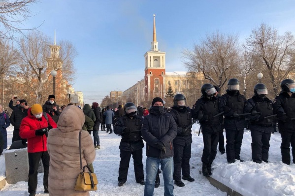 Полиция выставилп оцепление Полиция выставилп оцепление