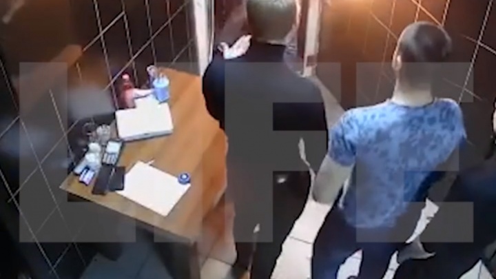 В ночном клубе Новокузнецка разбили «коктейль Молотова». Пострадали два человека