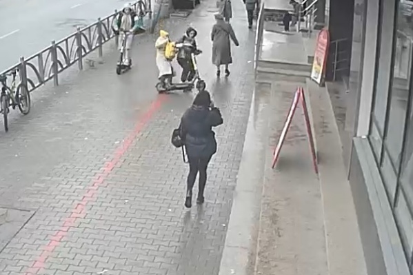 После наезда самоката девушка попала в больницу После наезда самоката девушка попала в больницу