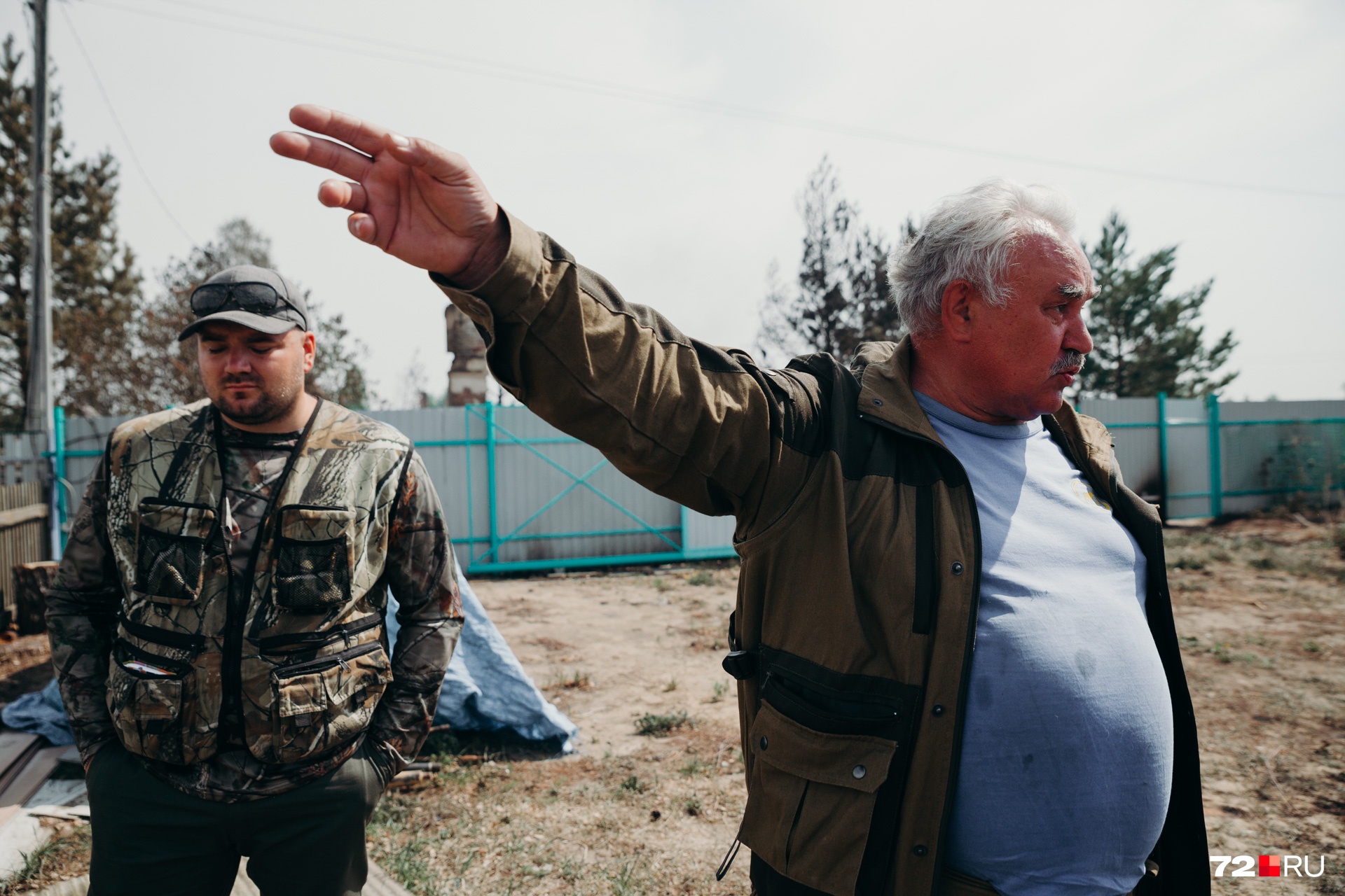 Бывший военный организовал патрули из местных жителей, которые приняли на себя удар пожара Бывший военный организовал патрули из местных жителей, которые приняли на себя удар пожара