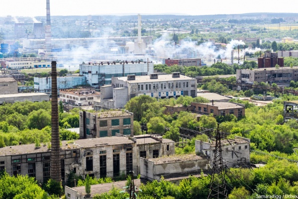 Из-за постоянных пожаров и опасного мусора бывший завод часто называют маленьким Чернобылем Из-за постоянных пожаров и опасного мусора бывший завод часто называют маленьким Чернобылем