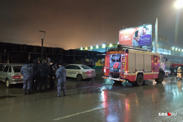 Огонь перекинулся и на другие павильоны