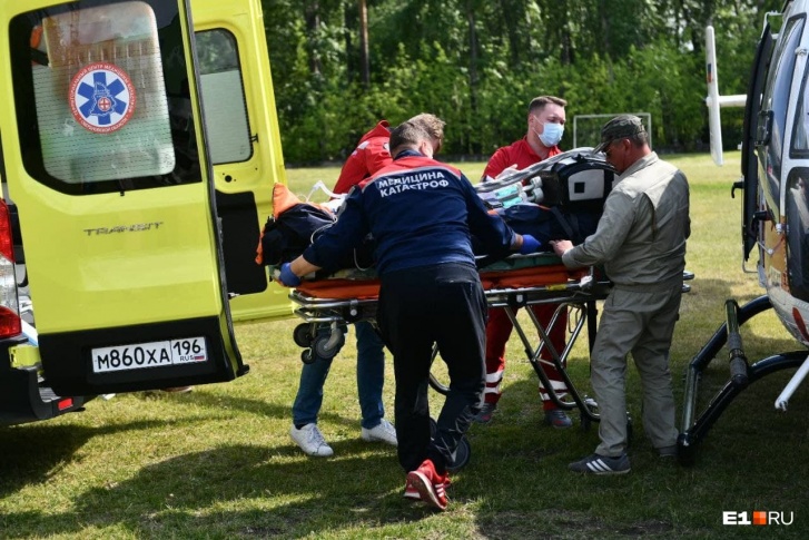 Выживших доставили на вертолете в Екатеринбург Выживших доставили на вертолете в Екатеринбург