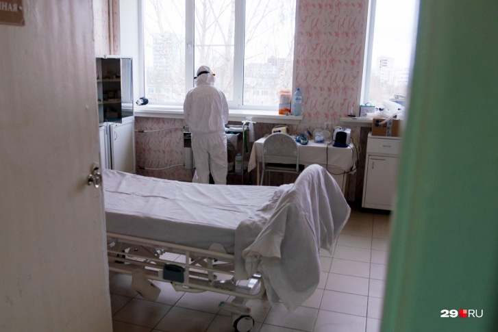 По мнению ученых, среди заболевших вакцинированных должно быть в разы меньше По мнению ученых, среди заболевших вакцинированных должно быть в разы меньше