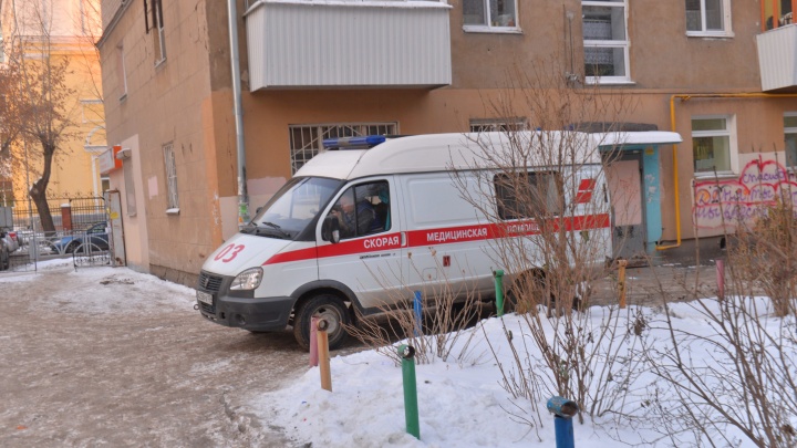 Пандемия отступает? В Екатеринбурге в четыре раза сократилось число «ковидных» вызовов скорой помощи