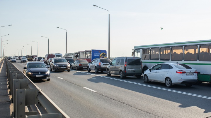 «Устроили геморрой с транспортом»: ярославцы язвительно отреагировали на ремонт Октябрьского моста