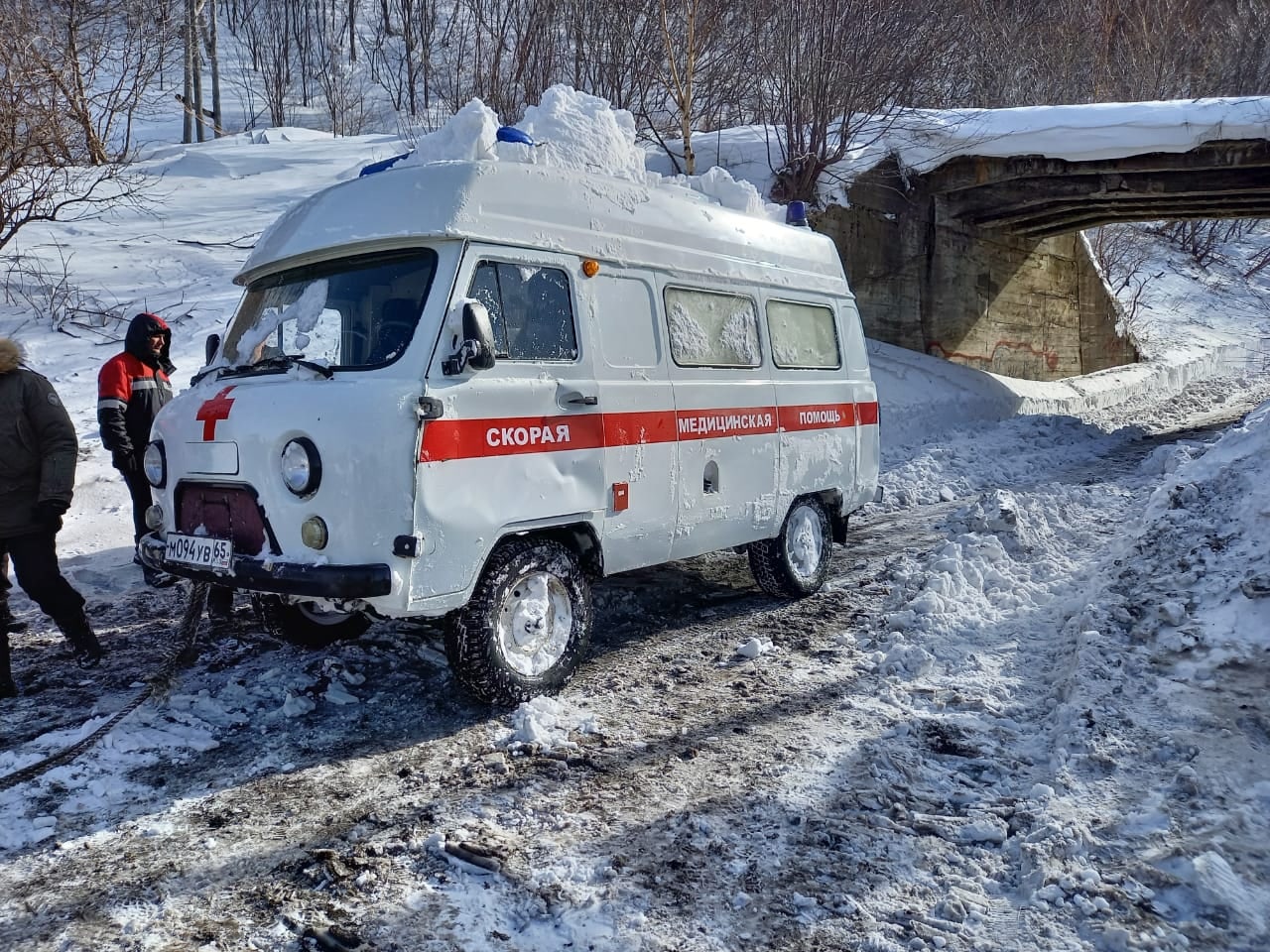 Машины снегопад Сахалин