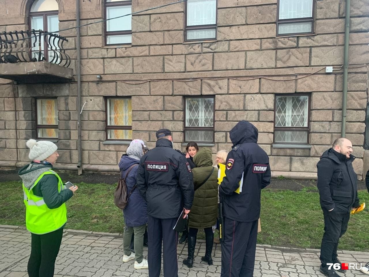 Полиция составила административный протокол за курение в общественном месте Полиция составила административный протокол за курение в общественном месте