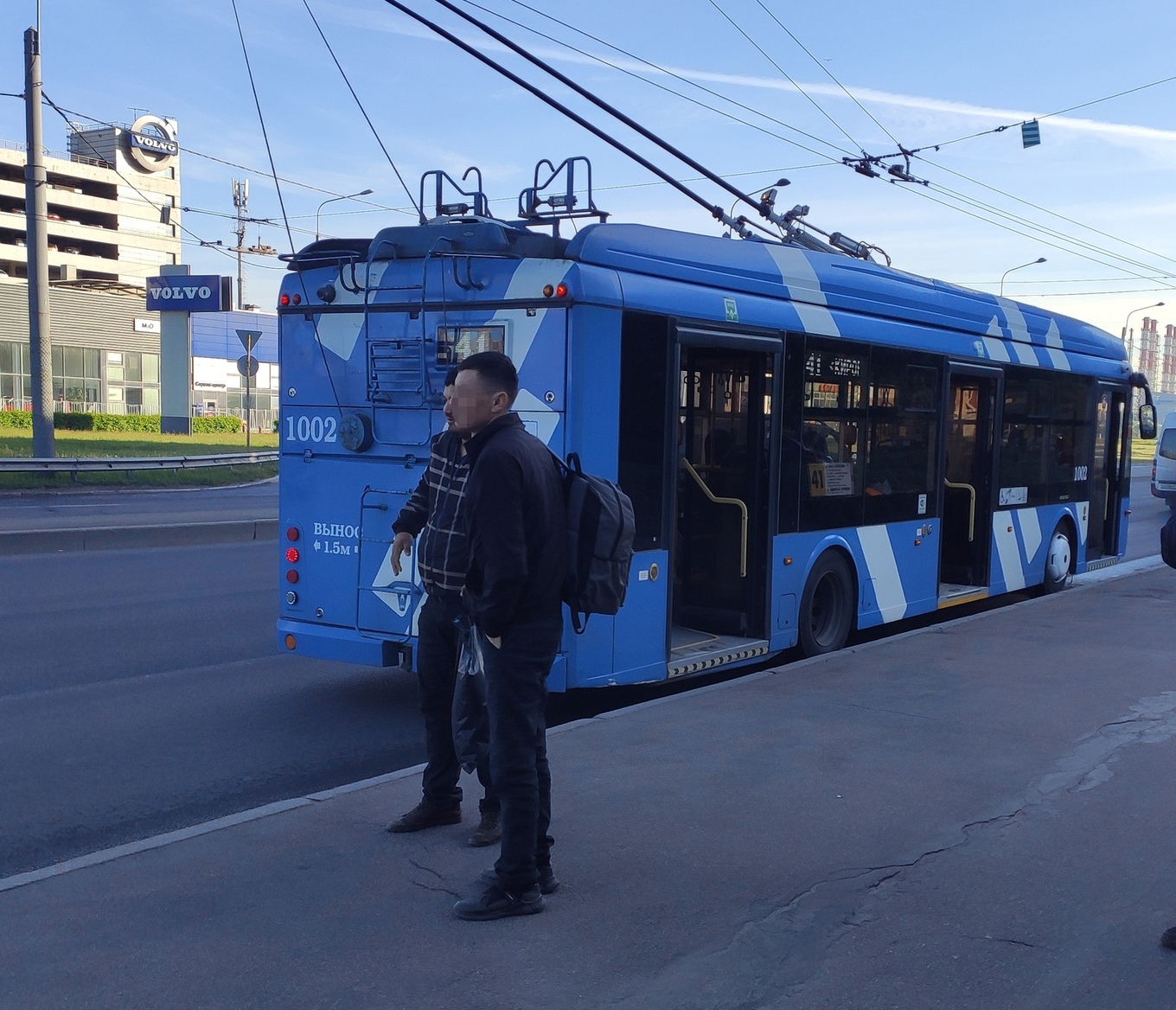 Пешеход выбежал перед троллейбусом…