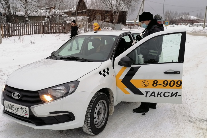 Уральские автоинспекторы провели массовые проверки таксистов Уральские автоинспекторы провели массовые проверки таксистов