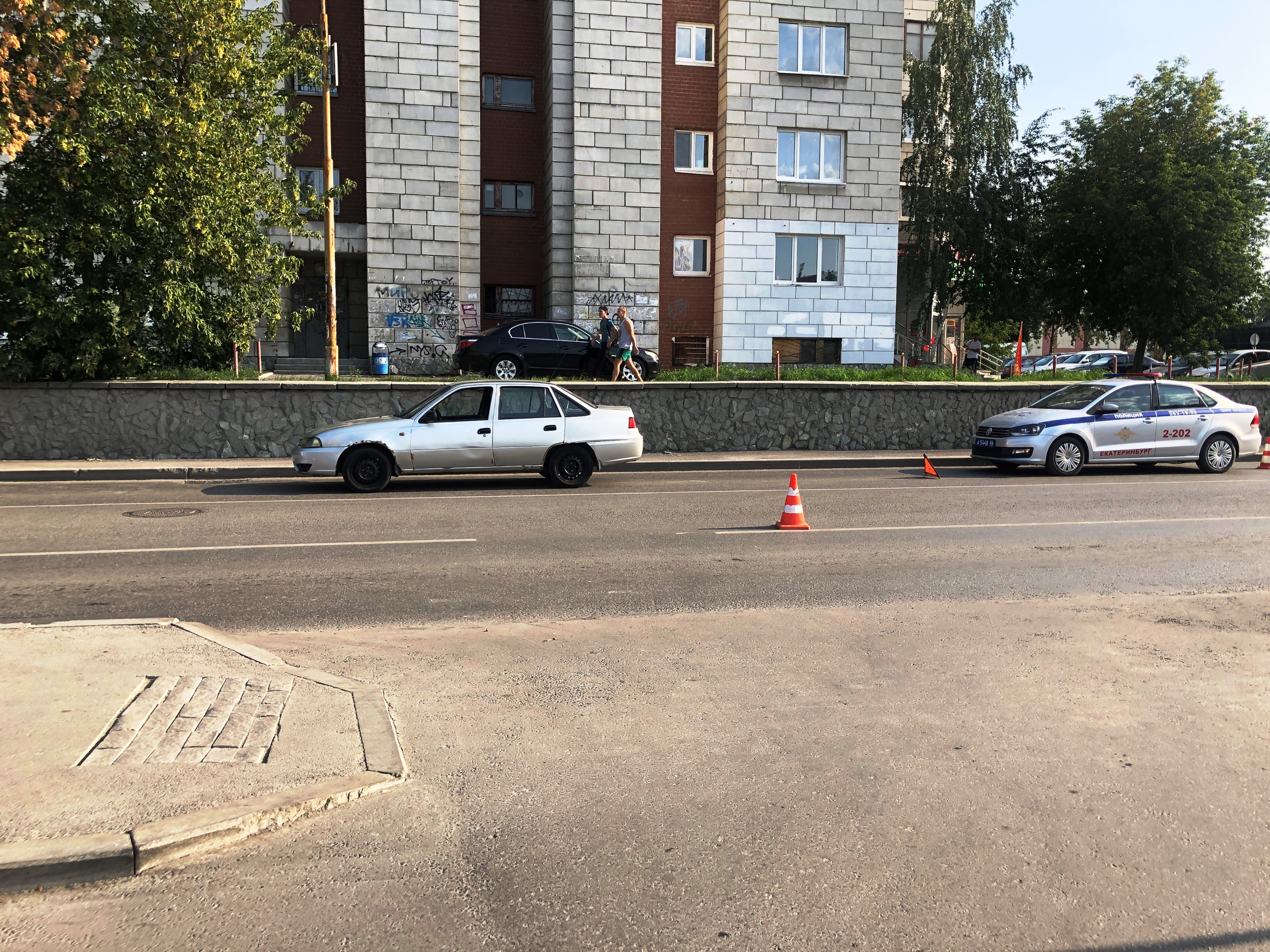 В Екатеринбурге машина сбила шестилетнего мальчика, который торопился в торговый центр