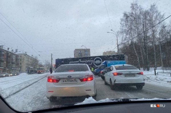 Пробка начала расти с восьми часов утра Пробка начала расти с восьми часов утра