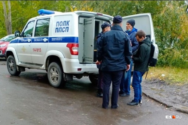 По словам члена территориальной избирательной комиссии Вениамина Помазкина, за голос в пользу партии власти гражданам предлагали по 500 рублей По словам члена территориальной избирательной комиссии Вениамина Помазкина, за голос в пользу партии власти гражданам предлагали по 500 рублей