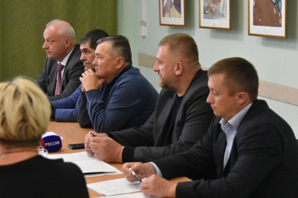 В собрании участвовали местные жители, глава муниципалитета и представители профильных министерств региона В собрании участвовали местные жители, глава муниципалитета и представители профильных министерств региона