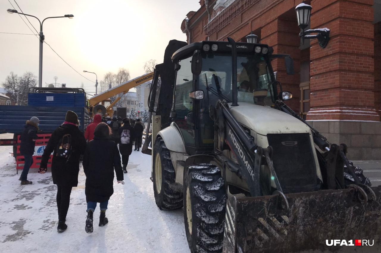 Столько техники в Уфе вы наверняка еще никогда не видели Столько техники в Уфе вы наверняка еще никогда не видели
