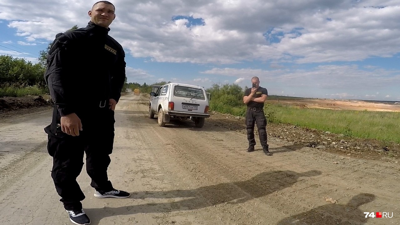 Наш интерес к Томинскому ГОКу <nobr class="_">в 2019 году</nobr> закончился общением с многочисленной охраной РМК. В целом всё прошло мирно, но даже посмотреть на карьер нам не дали (не говоря о фабрике, пруде-отстойнике и так далее) Наш интерес к Томинскому ГОКу <nobr class="_">в 2019 году</nobr> закончился общением с многочисленной охраной РМК. В целом всё прошло мирно, но даже посмотреть на карьер нам не дали (не говоря о фабрике, пруде-отстойнике и так далее)