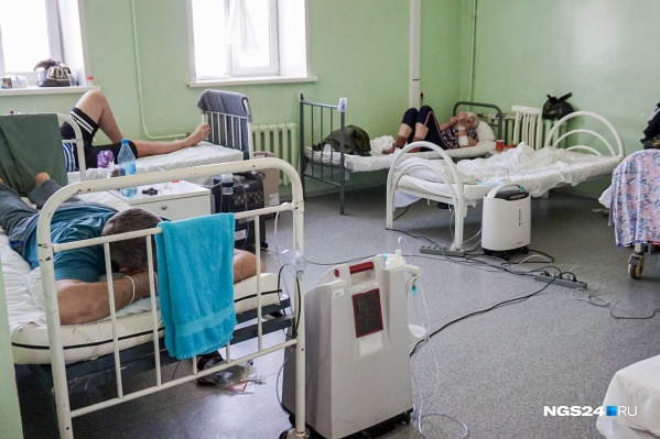В больницах заняты все койки и заполнена реанимация В больницах заняты все койки и заполнена реанимация