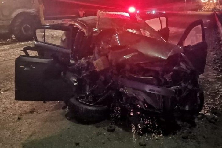 Пассажирка этого Opel скончалась, а водитель получил травмы