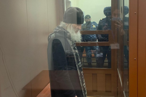Бывший священник рассказал, что регулярно молится и делает по 800 земных поклонов Бывший священник рассказал, что регулярно молится и делает по 800 земных поклонов