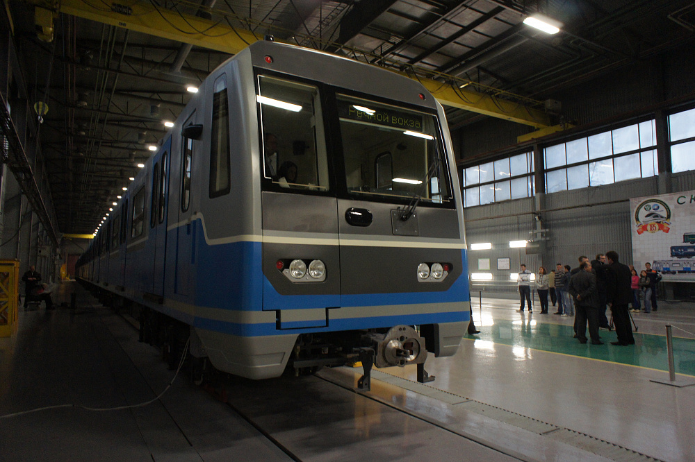 Тысяча вагонов и четверть века лизинга. Петербургское метро поехало на федеральный путь