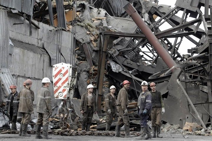 «Горняк идет в шахту и всё понимает»: как авария на «Распадской», где погиб 91 человек, изменила жизнь шахтеров