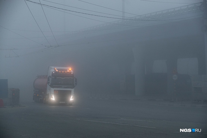 Жизнь автомобилистам и пешеходам усложнят гололед и туман