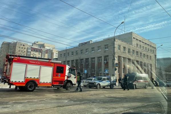 На место приехали специальные службы На место приехали специальные службы