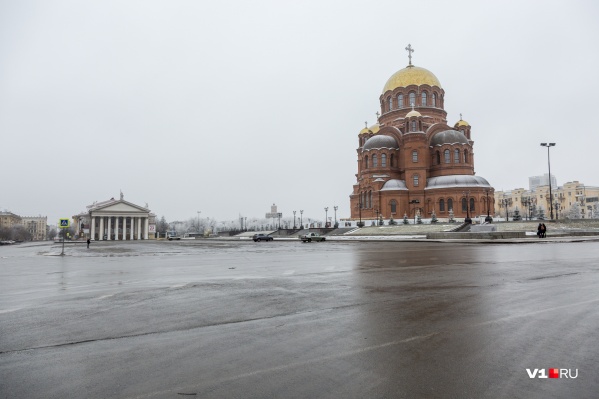 С появлением собора имени Александра Невского главная площадь города никогда не станет прежней С появлением собора имени Александра Невского главная площадь города никогда не станет прежней