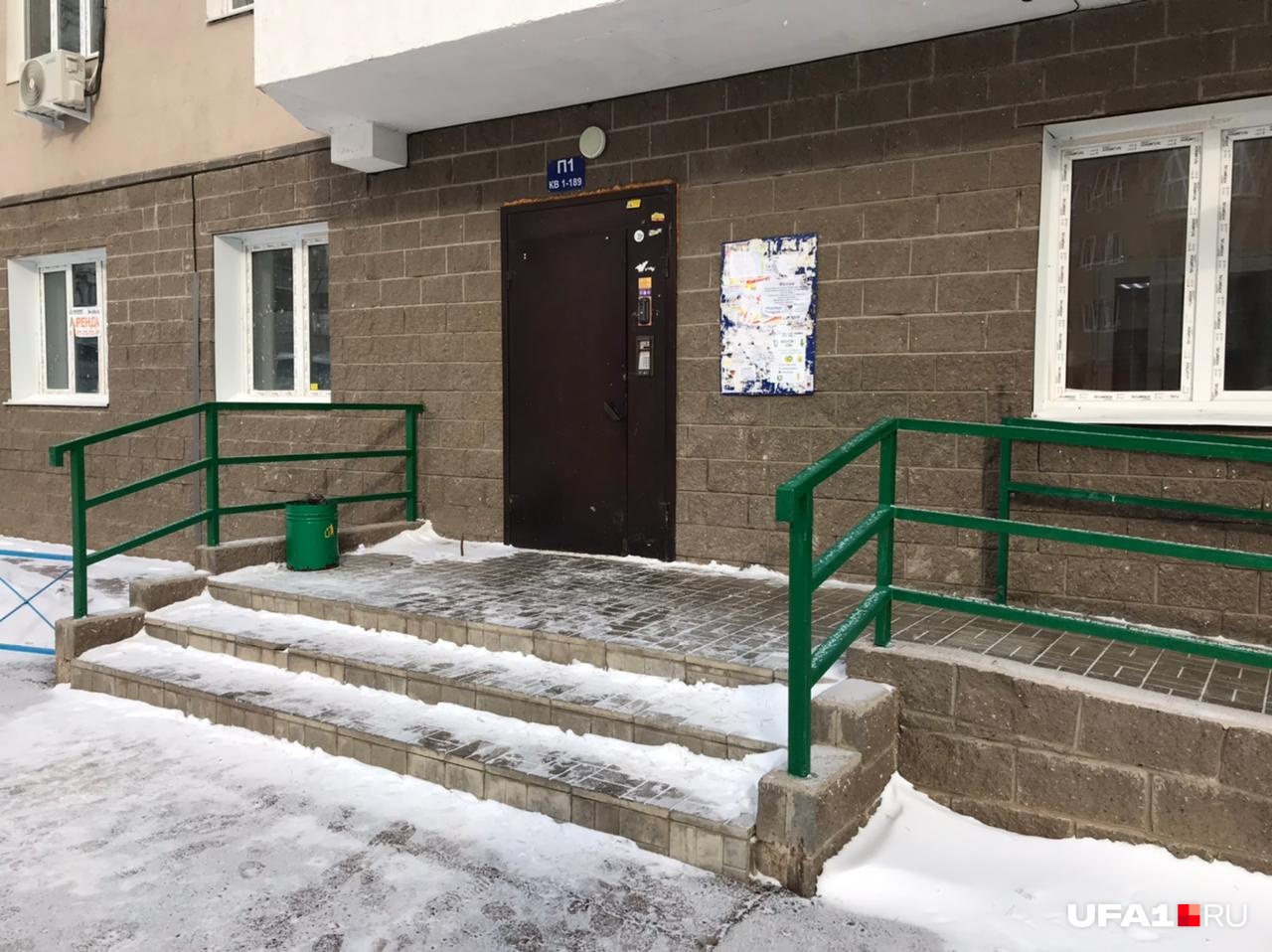 На семью соседи в доме не жаловались На семью соседи в доме не жаловались