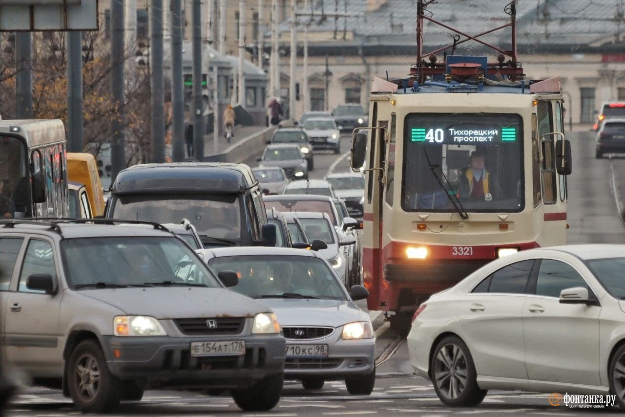 Закрой пробку. Пробка на мосту. Пробки на Троицком мосту. Автомобильный мост пробка. Дмитровский мост пробка.