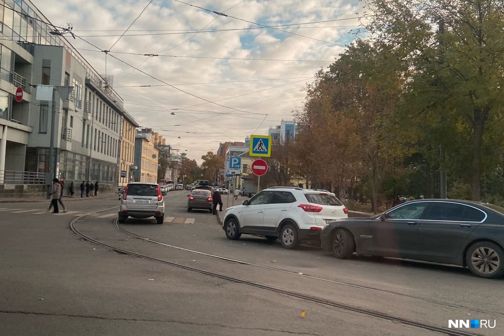 Одностороннее движение ввели на части улицы Ошарской между ТЦ «Алексеевский пассаж» и «Лобачевский Plaza»