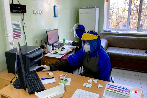 В первый уровень приоритета на прививку попали врачи и педагоги В первый уровень приоритета на прививку попали врачи и педагоги