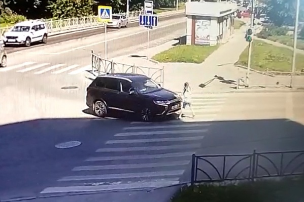 Водитель заявил, что не заметил девушку на зебре Водитель заявил, что не заметил девушку на зебре