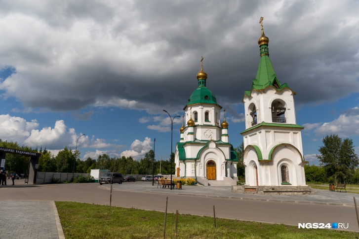 Въезд на самое большое в городе кладбище Въезд на самое большое в городе кладбище