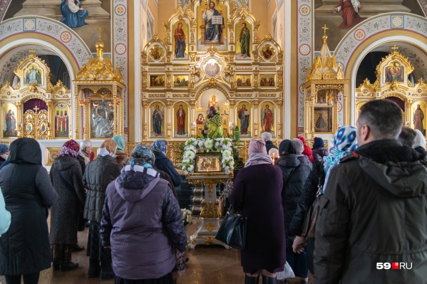 В Роспотребнадзоре просят прихожан носить маски и соблюдать социальное дистанцирование В Роспотребнадзоре просят прихожан носить маски и соблюдать социальное дистанцирование