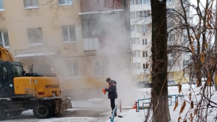Жители домов на Уралмаше остались без отопления в мороз. Коммунальщики путаются в показаниях