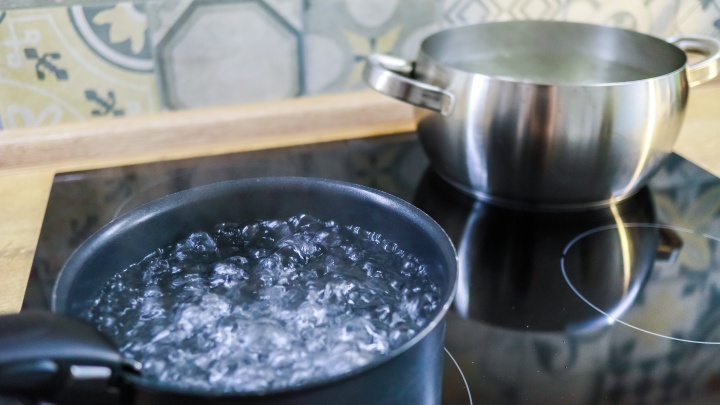 В большую часть домов Ленинского района досрочно возвращают горячую воду