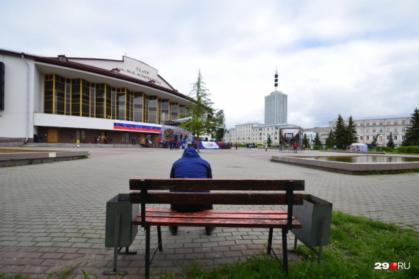 Если раньше горожане стягивались в центр, то теперь праздничные программы можно посмотреть только в культурных центрах Если раньше горожане стягивались в центр, то теперь праздничные программы можно посмотреть только в культурных центрах