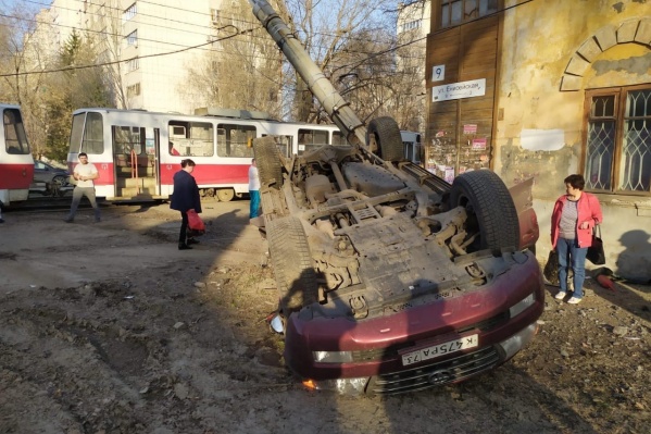 Водитель машины чудом остался жив Водитель машины чудом остался жив