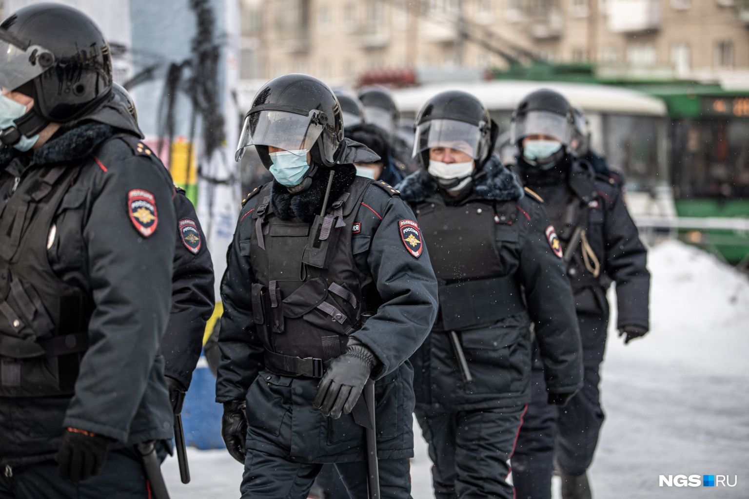 По подсчетам журналиста НГС, сегодня в центре города собралось около 500 силовиков По подсчетам журналиста НГС, сегодня в центре города собралось около 500 силовиков