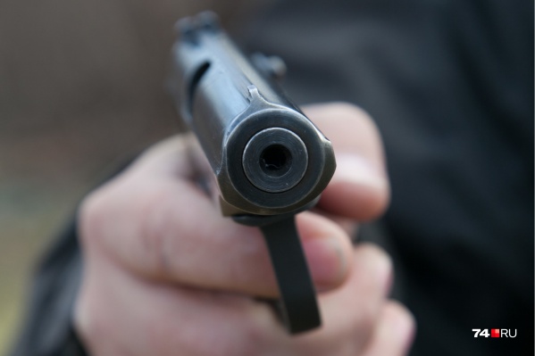 Сотрудники полиции задержали сургутянина, который угрожал соседке оружием Сотрудники полиции задержали сургутянина, который угрожал соседке оружием