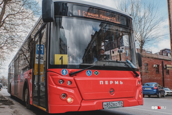 Через эту остановку проходит 9 автобусных маршрутов Через эту остановку проходит 9 автобусных маршрутов