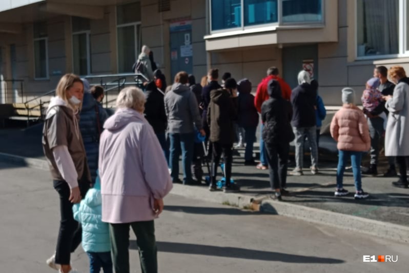 В поликлиниках Екатеринбурга откроют больше кабинетов неотложной помощи, чтобы избавиться от очередей