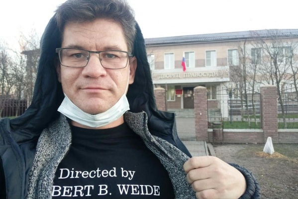 Александр Пичугин подводит итог судебного заседания Александр Пичугин подводит итог судебного заседания