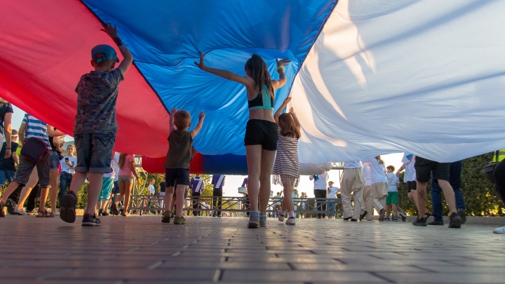 В Югре в День Государственного флага России 22 августа пройдут флешмобы